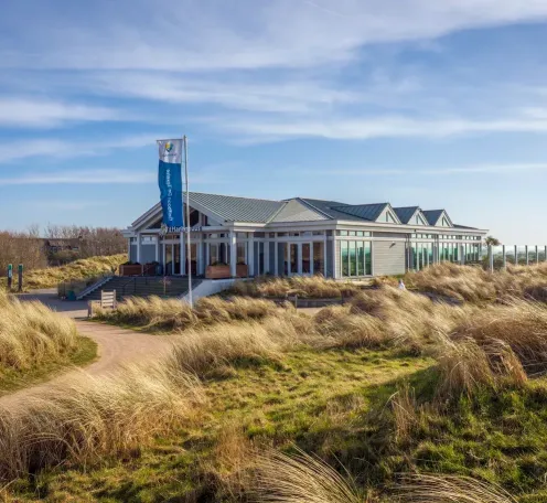 Haanenhuus – Smaakvol clubgebouw met beach vibe img