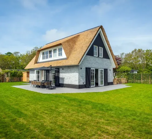 Nieuwe villa’s Vakantiepark So What – Luxe vakantiegevoel met rieten kap img