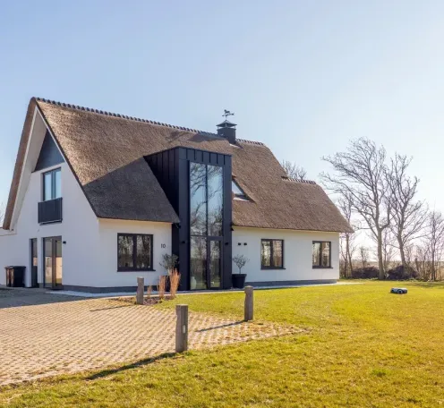 Stengweg 10 – Moderne woonvilla met rieten dak img